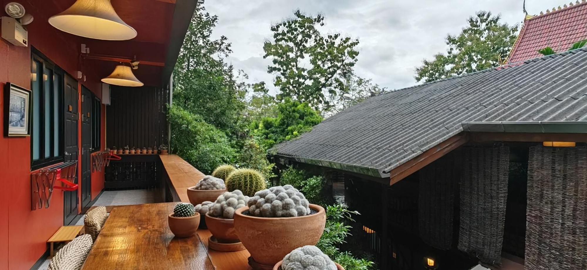 Hoh Guesthouse Chiang Mai Exterior photo